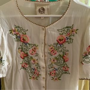 Chasing unicorns embroidered blouse, size medium
